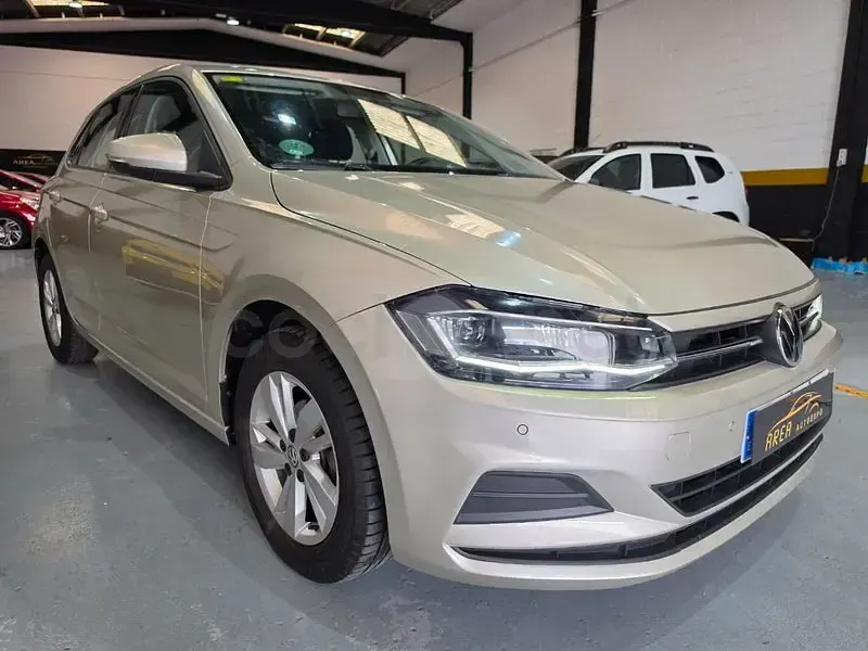 Usado VW Polo Advance 95 CV (69 kW) 2019 Gris / plata Utilitario