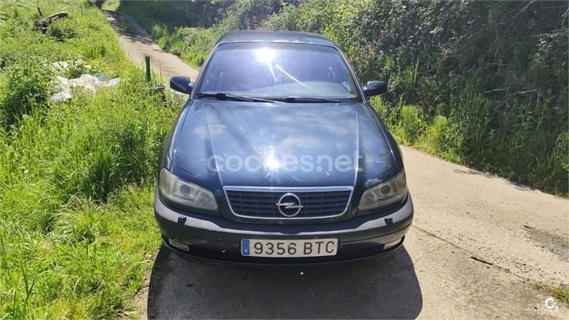 Azul Usado 2002 Opel Omega Elegance Berlina | 999 € - Imagen 1/4