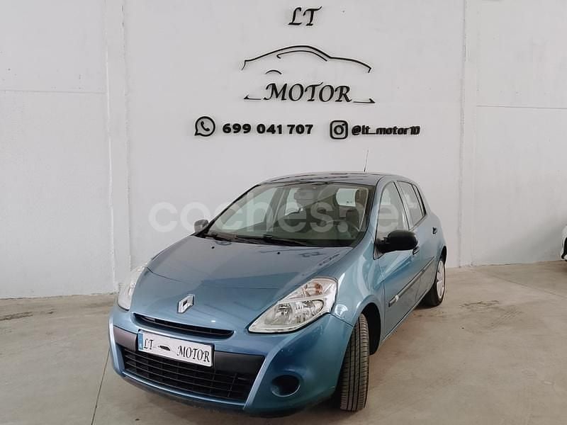 Azul Usado 2010 Renault Clio II Authentique Berlina | 4990 € (Buen precio) - Imagen 1/4