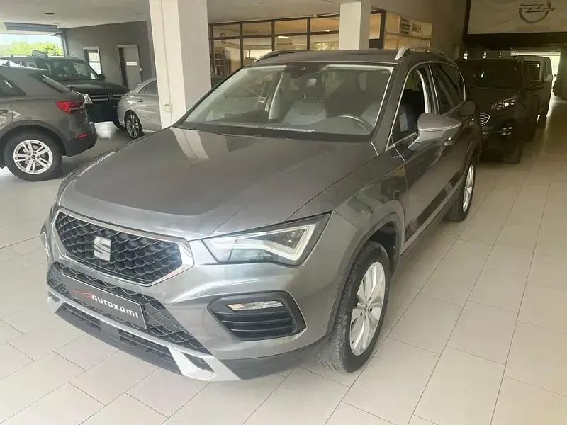 Usado Seat Ateca Style 150 CV (110 kW) 2022 Gris / plata SUV