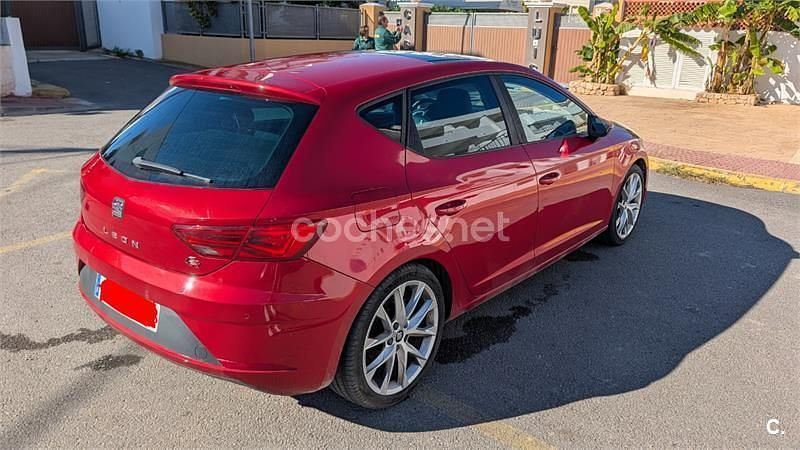 Usado Seat Leon FR 130 CV (95 kW) 2019 Rojo Berlina