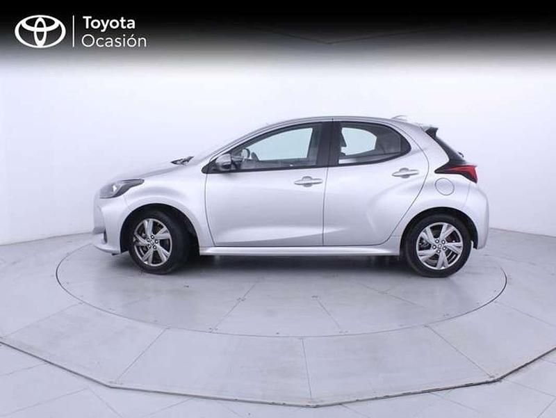 Usado Toyota Yaris Hybrid Active 116 CV (85 kW) 2025 Gris Utilitario
