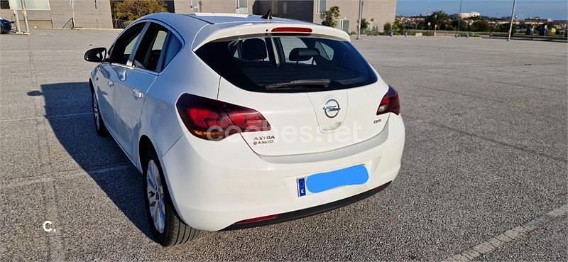 Usado Opel Astra Cosmo 125 CV (91 kW) 2012 Blanco Berlina