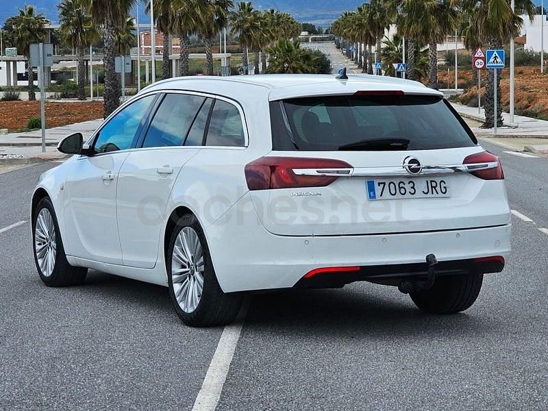 Usado Opel Insignia Selective 120 CV (88 kW) 2014 Blanco Familiar