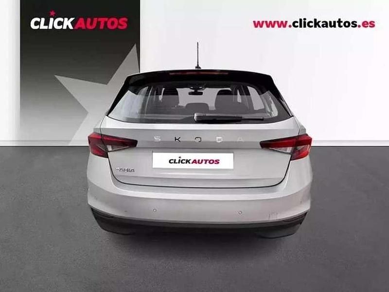 Usado Skoda Fabia Essence 80 CV (58 kW) 2025 Plateado Utilitario