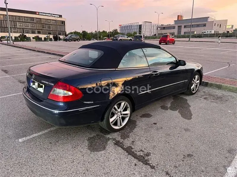 Usado Mercedes CLK200 Avantgarde 163 CV (119 kW) 2006 Azul Descapotable