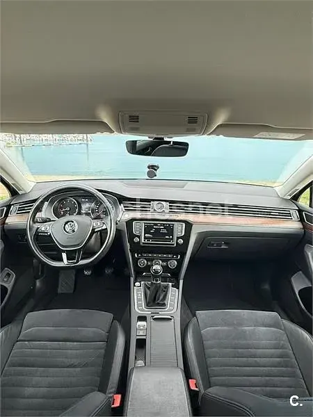 Usado VW Passat Sportline 150 CV (110 kW) 2016 Negro Familiar