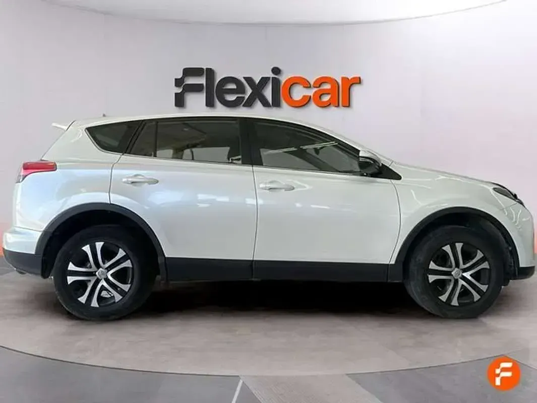 Usado Toyota RAV4 Advance 143 CV (105 kW) 2017 Blanco SUV