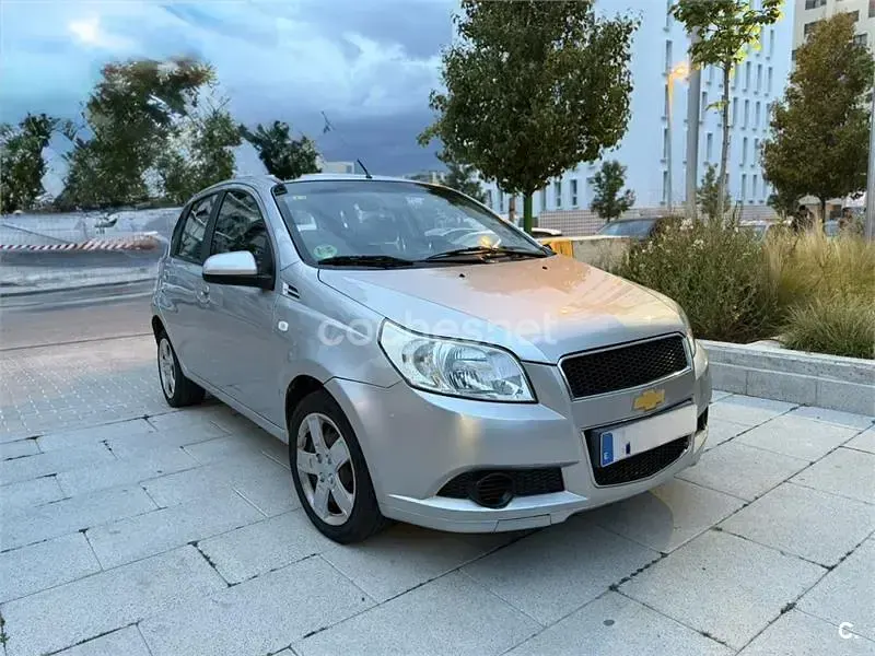 Usado Chevrolet Aveo LS 101 CV (74 kW) 2010 Gris / plata Berlina