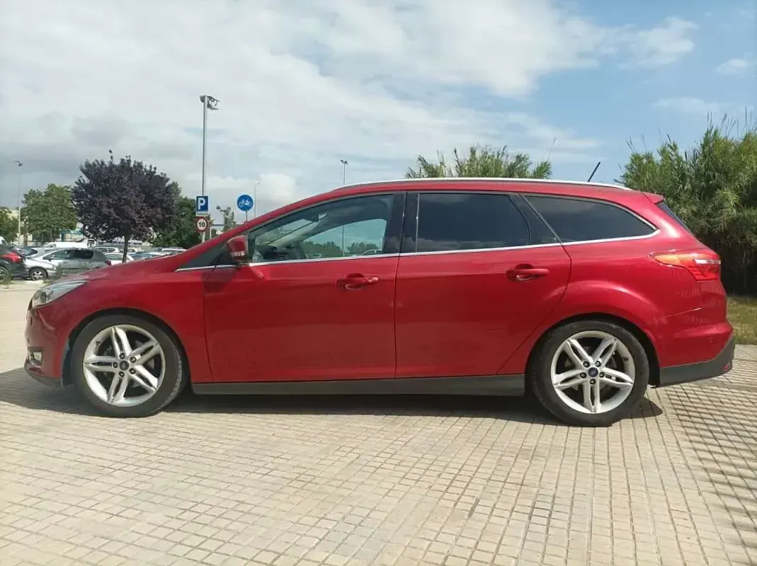 Usado Ford Focus Titanium 125 CV (91 kW) 2018 Burdeos Utilitario