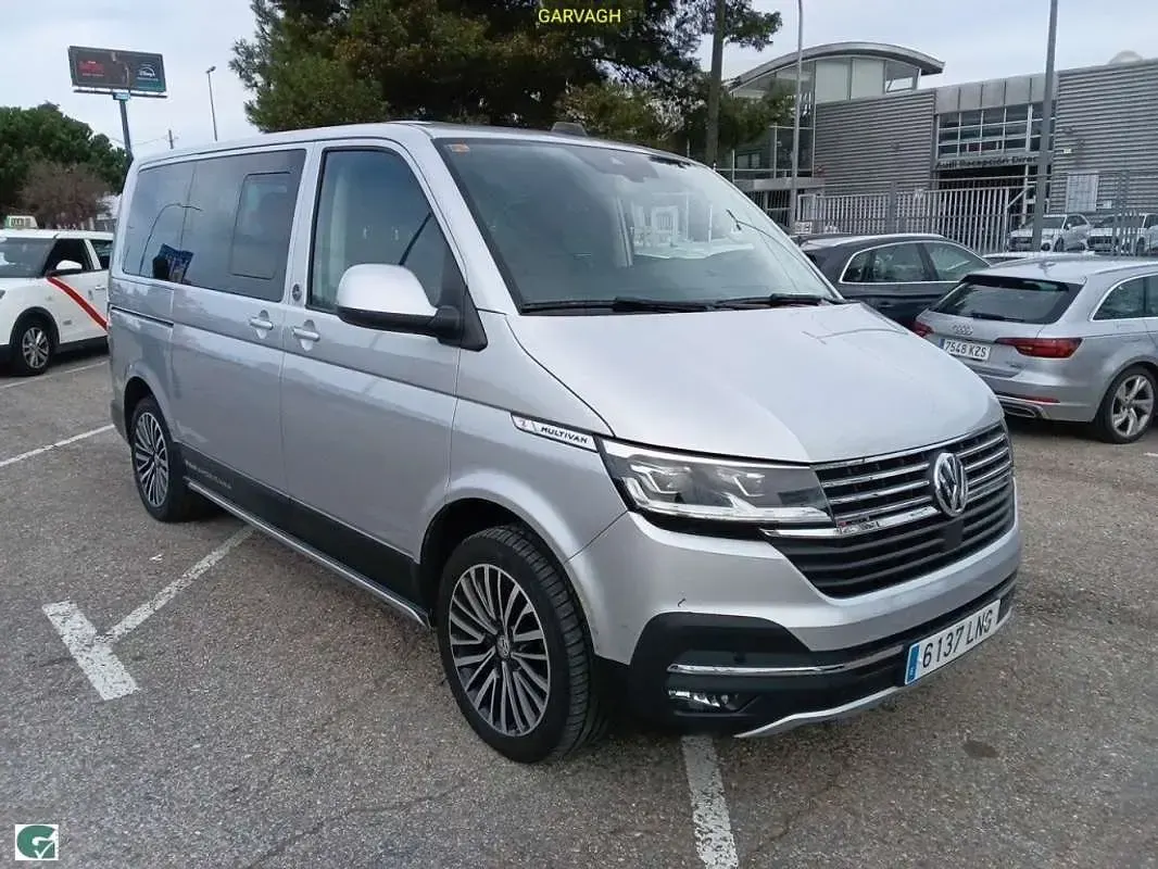 Usado VW Multivan PanAmericana 204 CV (150 kW) 2021 Gris Monovolumen