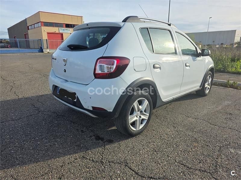 Usado Dacia Sandero Stepway 90 CV (66 kW) 2016 Blanco Berlina
