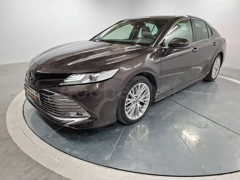 Käytetty Toyota Camry Advance 218 HP (160 kW) 2021 Musta Sedan