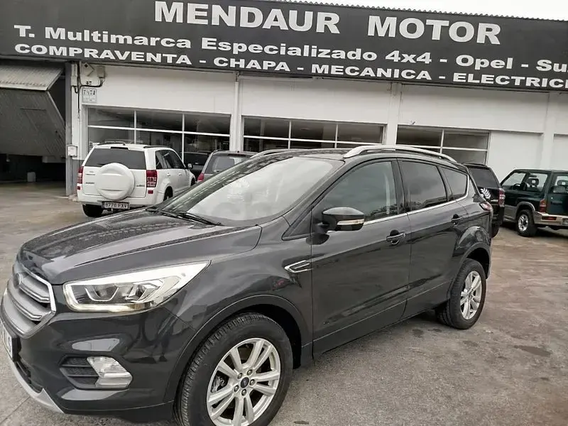 Usado Ford Kuga Titanium 120 CV (88 kW) 2018 Negro SUV
