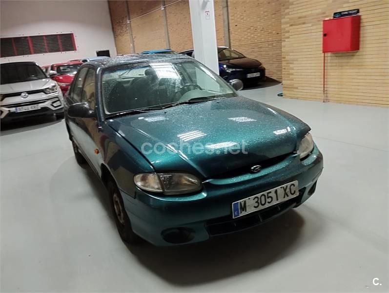Verde Usado 1999 Hyundai Accent GLS Berlina | 890 € - Imagen 1/4