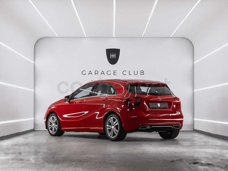 Usado Mercedes A180 Urban 109 CV (80 kW) 2016 Rojo Berlina