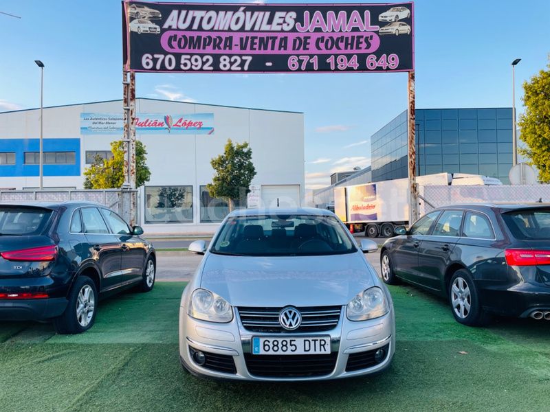 Usado VW Jetta Advance 140 CV (102 kW) 2005 Gris / plata Berlina