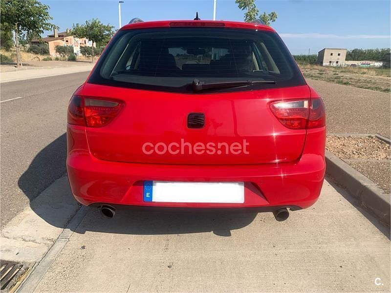 Usado Seat Exeo Style 200 CV (147 kW) 2009 Rojo Familiar
