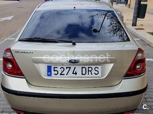 Usado Ford Mondeo Trend 115 CV (84 kW) 2005 Beige Berlina