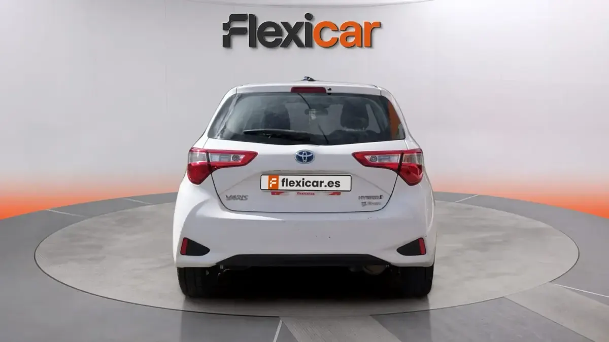 Usado Toyota Yaris Active 100 CV (73 kW) 2020 Blanco
