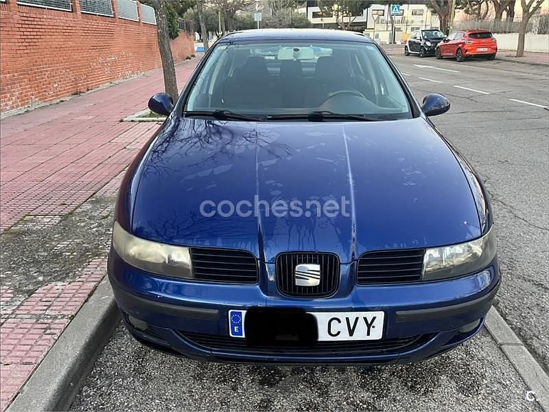 Usado Seat Leon Sport 105 CV (77 kW) 2004 Azul Utilitario