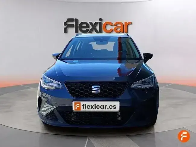 Usado Seat Arona Style 110 CV (80 kW) 2023 Gris SUV