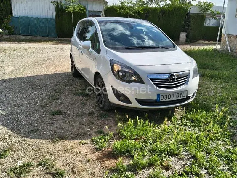 Usado Opel Meriva Cosmo 140 CV (102 kW) 2010 Blanco Monovolumen