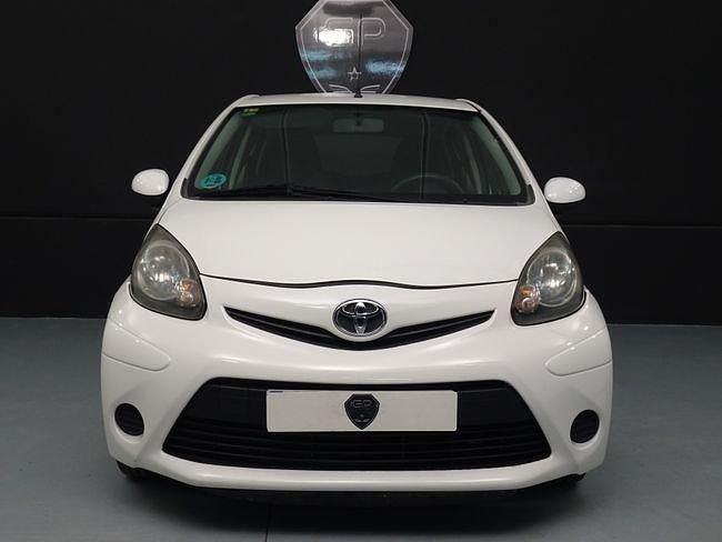Usado Toyota Aygo Live 68 CV (50 kW) 2012 Blanco Utilitario