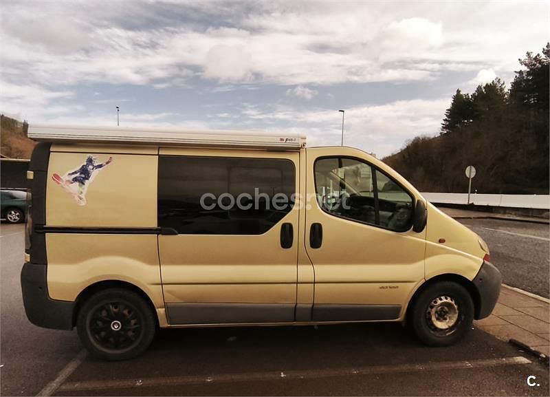 Usado Renault Trafic 150 CV (110 kW) 2021 Beige Monovolumen