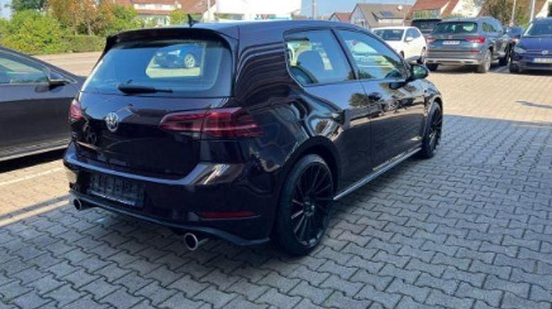 Usado VW Golf VII GTI 2018 Negro metalizado Utilitario