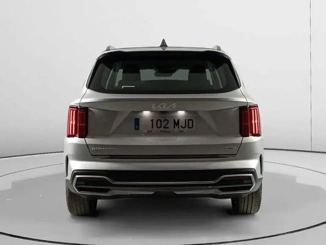 Usado Kia Sorento 232 CV (170 kW) 2023 Gris SUV