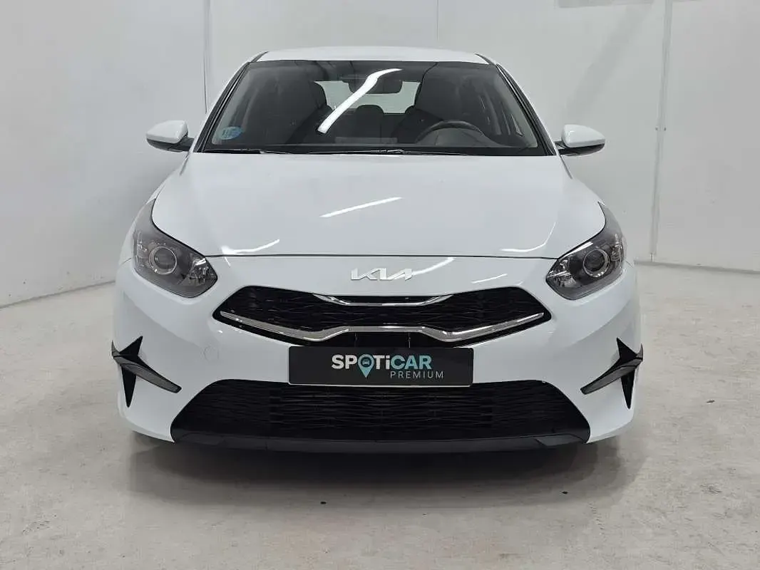 Usado Kia Ceed 101 CV (74 kW) 2025 Blanco Utilitario