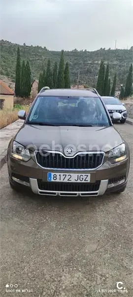 Usado Skoda Yeti Elegance 110 CV (80 kW) 2015 Marrón SUV