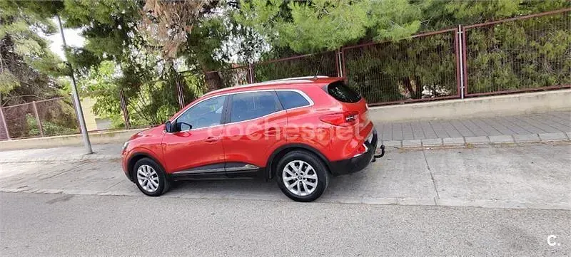 Usado Renault Kadjar XMOD 110 CV (80 kW) 2016 Granate SUV