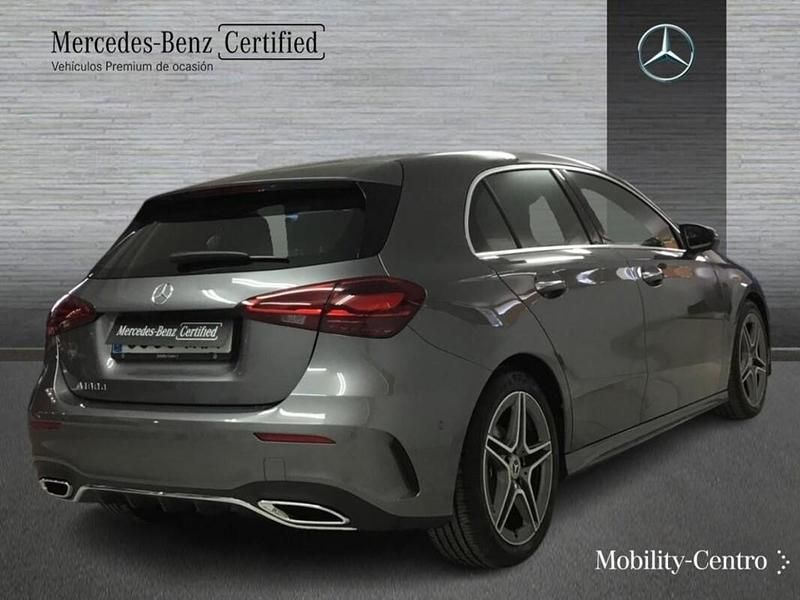 Usado Mercedes A180 AMG line 116 CV (85 kW) 2024 Gris montaña Utilitario