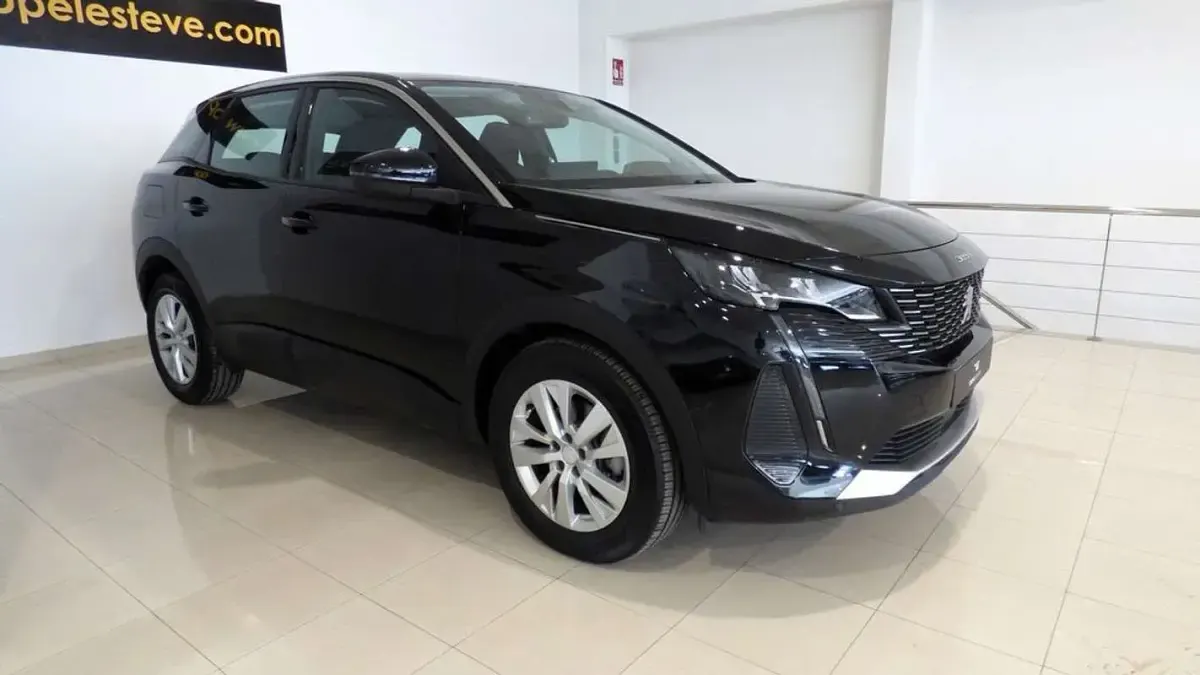 Usado Peugeot 3008 Active 131 CV (96 kW) 2022 Negro SUV