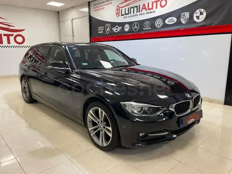 Usado BMW 318 M Sport 150 CV (110 kW) 2015 Negro Familiar