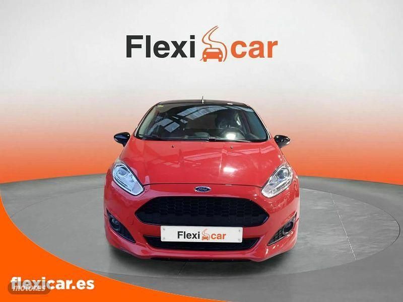 Usado Ford Fiesta 140 CV (102 kW) 2016 Rojo Utilitario