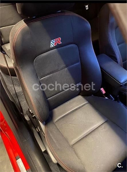 Usado Seat Leon CUPRA 210 CV (154 kW) 2003 Rojo Berlina