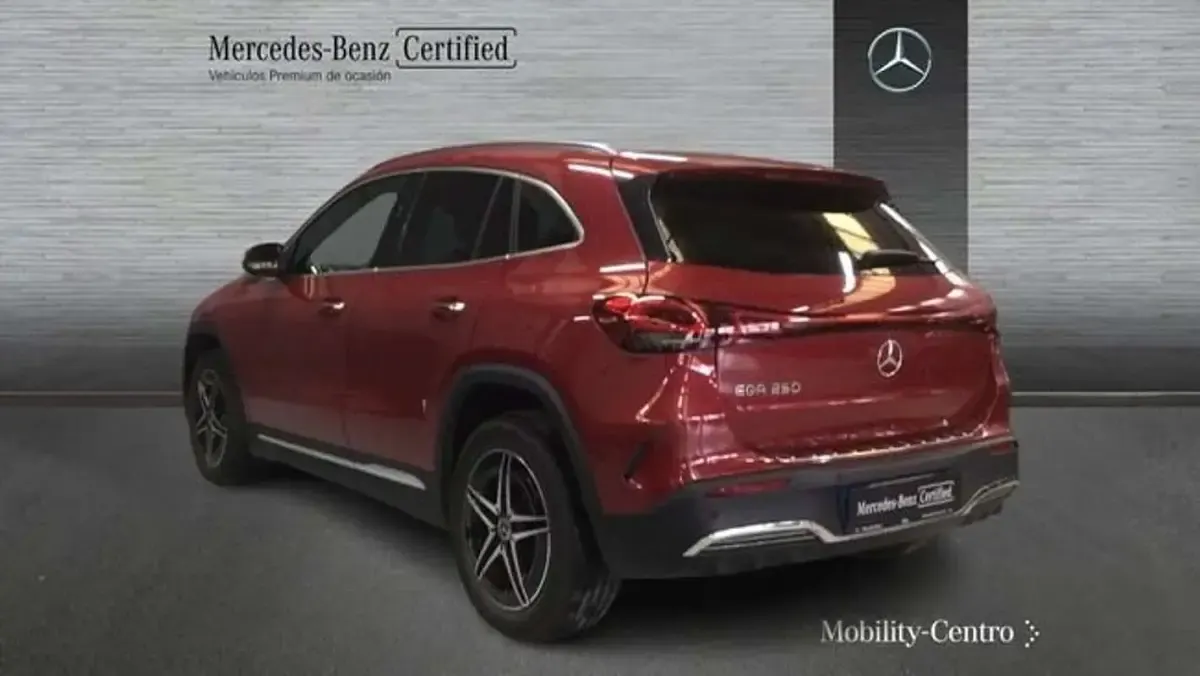 Usado Mercedes EQA250 AMG line 141 kW (192 CV) 2022 Rojo SUV