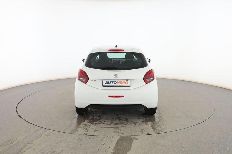 Usado Peugeot 208 Allure 82 CV (60 kW) 2017 Blanco Utilitario