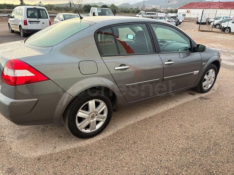 Usado Renault Mégane II Authentique 100 CV (73 kW) 2005 Verde Berlina