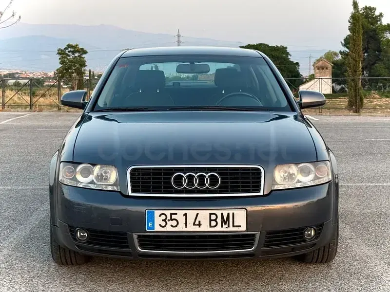 Usado Audi A4 155 CV (114 kW) 2001 Gris / plata Berlina