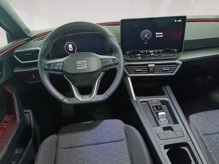 Usado Seat Leon FR 116 CV (85 kW) 2026 Gris Berlina