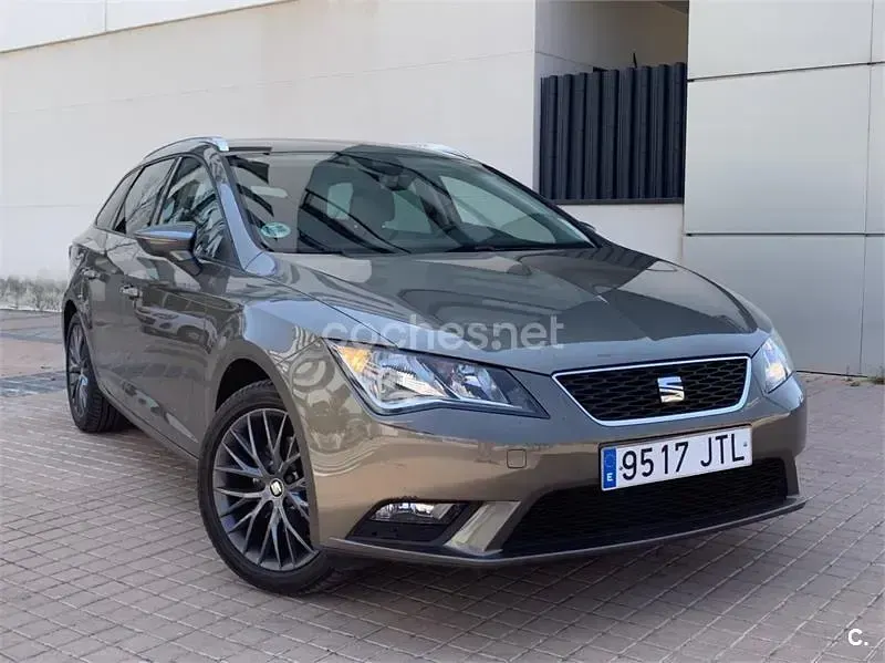 Usado Seat Leon ST CONNECT 110 CV (80 kW) 2016 Beige Familiar