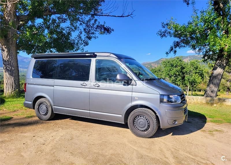 Usado VW Caravelle Comfortline 140 CV (102 kW) 2014 Gris / plata Van