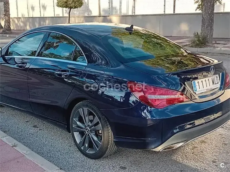 Usado Mercedes CLA200 136 CV (100 kW) 2018 Azul Berlina