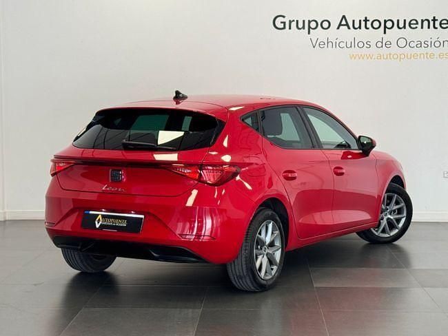 Usado Seat Leon Style 150 CV (110 kW) 2022 Rojo Berlina
