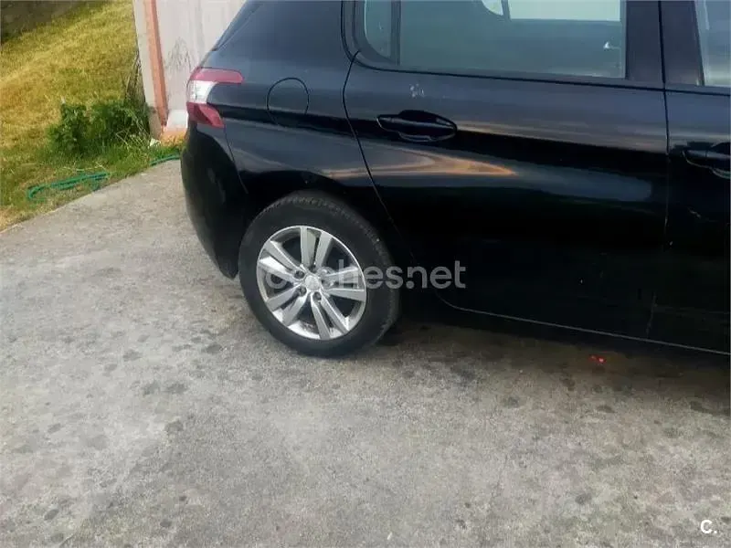 Usado Peugeot 308 Active 120 CV (88 kW) 2015 Negro Berlina