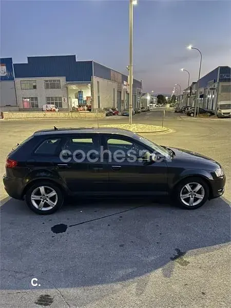 Usado Audi A3 Sportback Attraction 140 CV (102 kW) 2011 Negro Utilitario